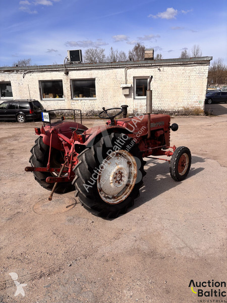 Tractor Mc Cormick Farmall D-324