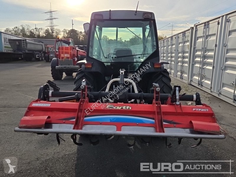 Zemědělský traktor Massey Ferguson 2210