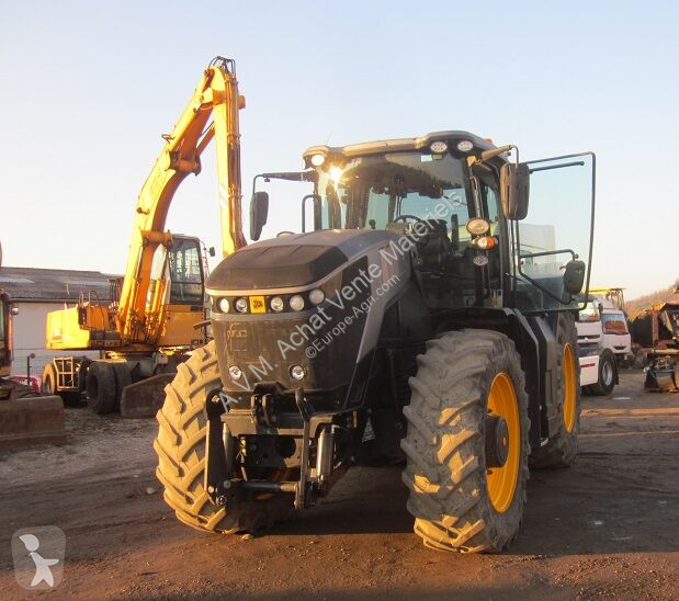 Zemědělský traktor JCB