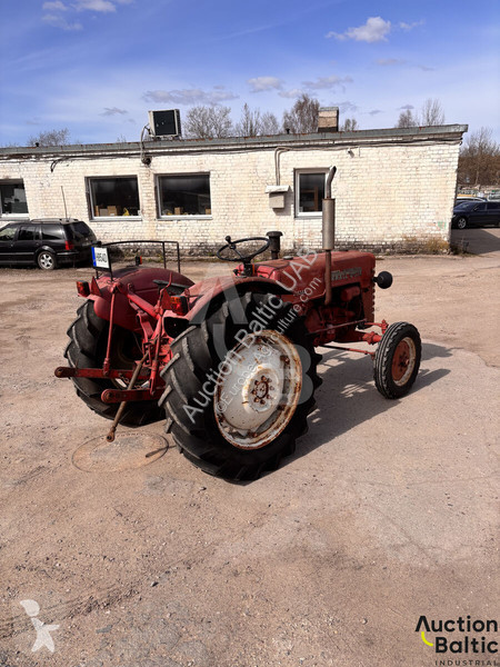 Zemědělský traktor Mc Cormick Farmall D-324