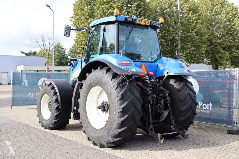 Zemědělský traktor New Holland T8020
