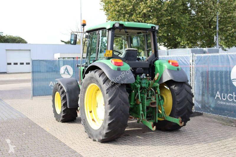 Zemědělský traktor John Deere 6320