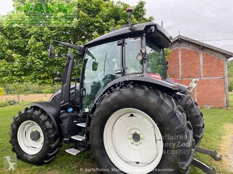 Tractor Valtra  g125 versu