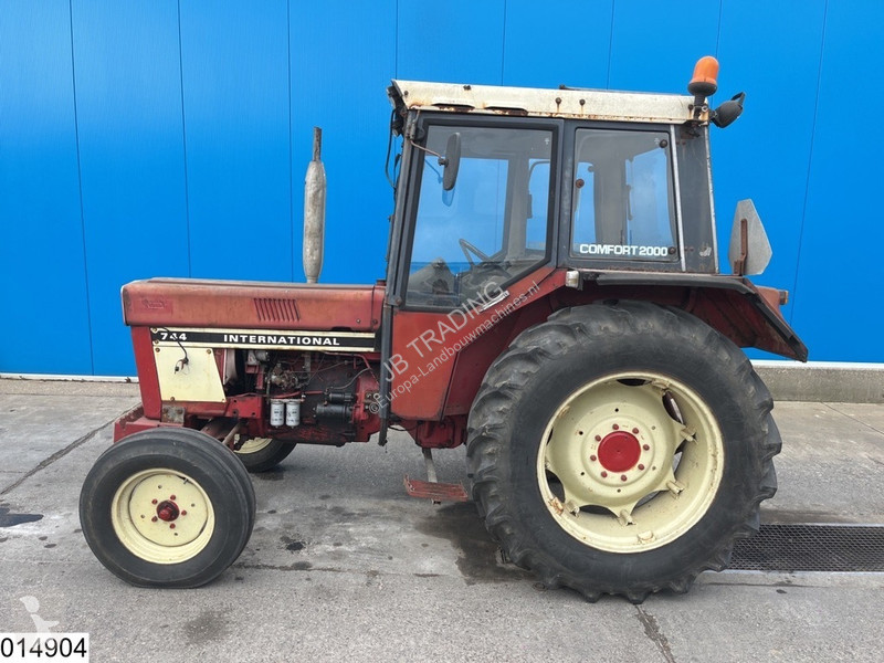 جرار زراعي International 744 54 kW 72 HP, Manual