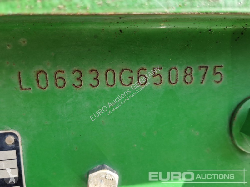 Zemědělský traktor John Deere 6330