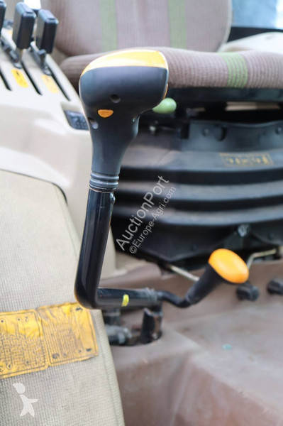 Tractor agrícola John Deere 5615 V
