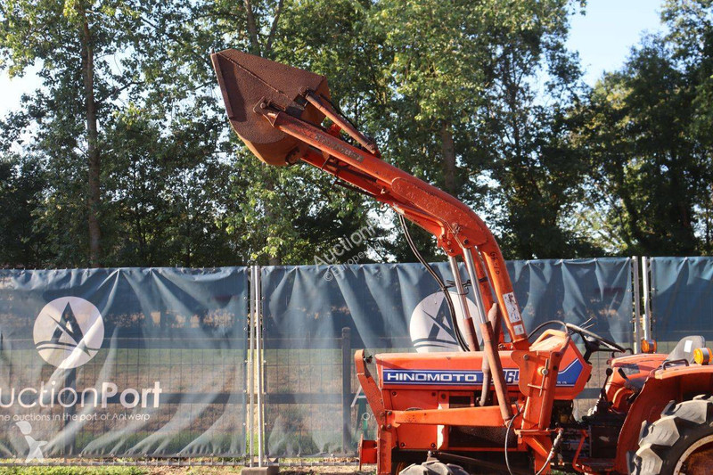 Zemědělský traktor Hinomoto E264