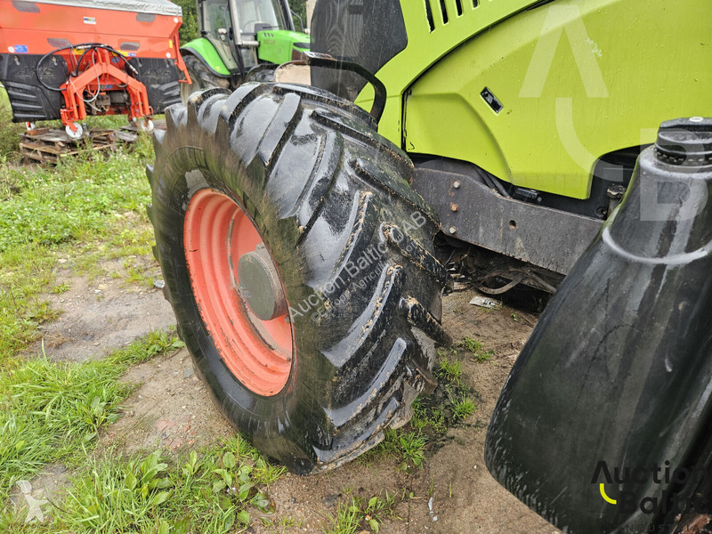 Claas Axion 830 tractor