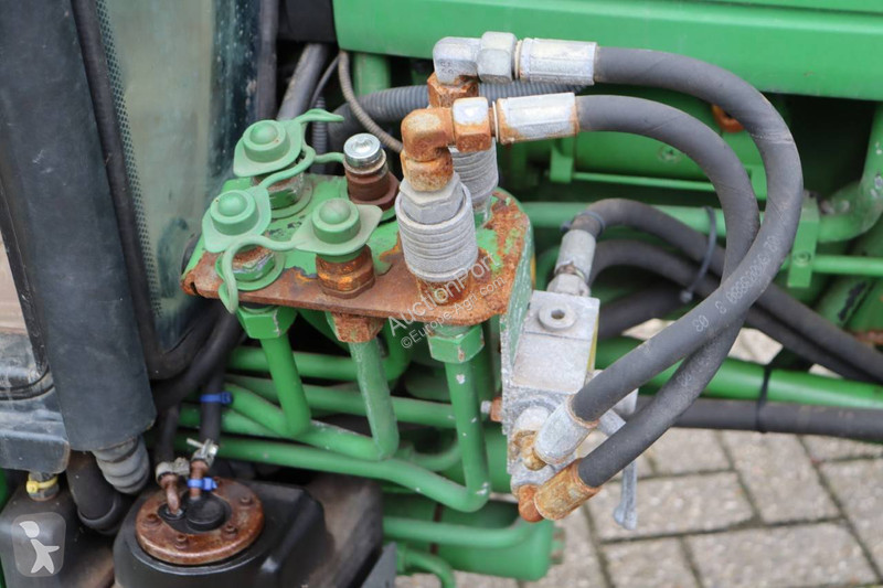 Tractor agrícola John Deere 5615 V