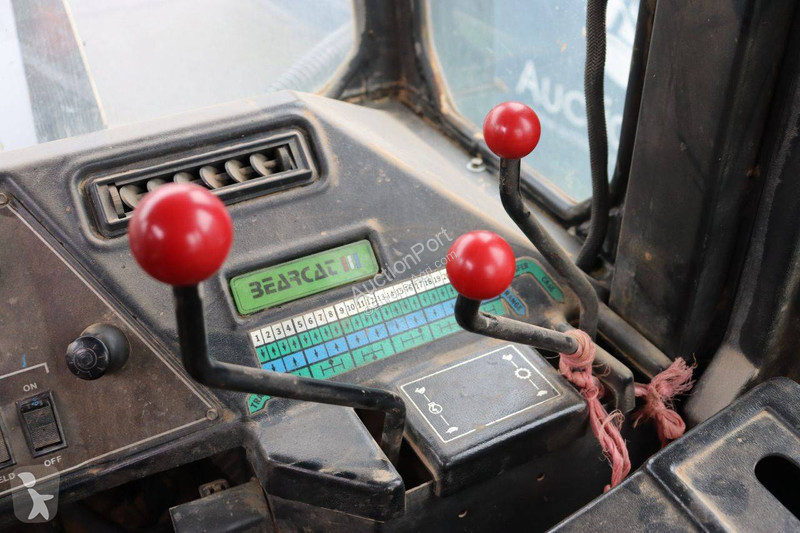 Zemědělský traktor  Bearcat PT225