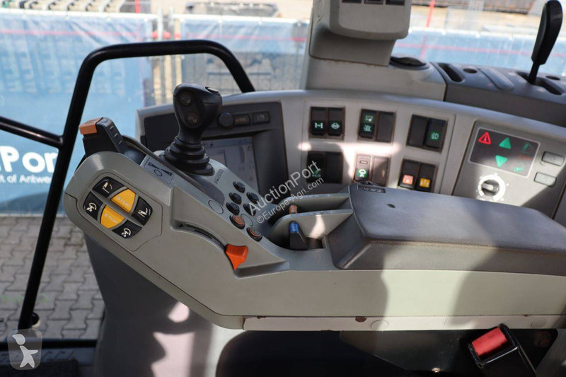 Zemědělský traktor Claas Axion 810