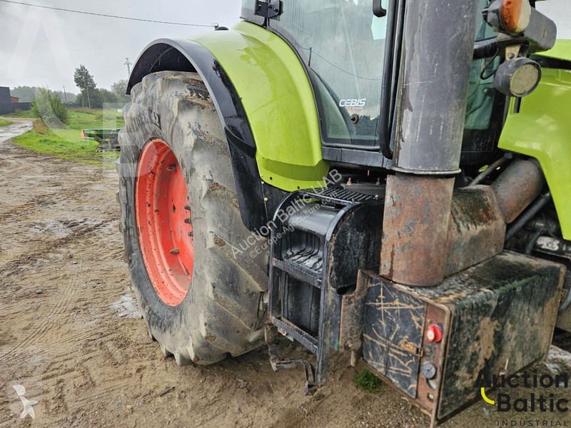 Claas Axion 830 tractor