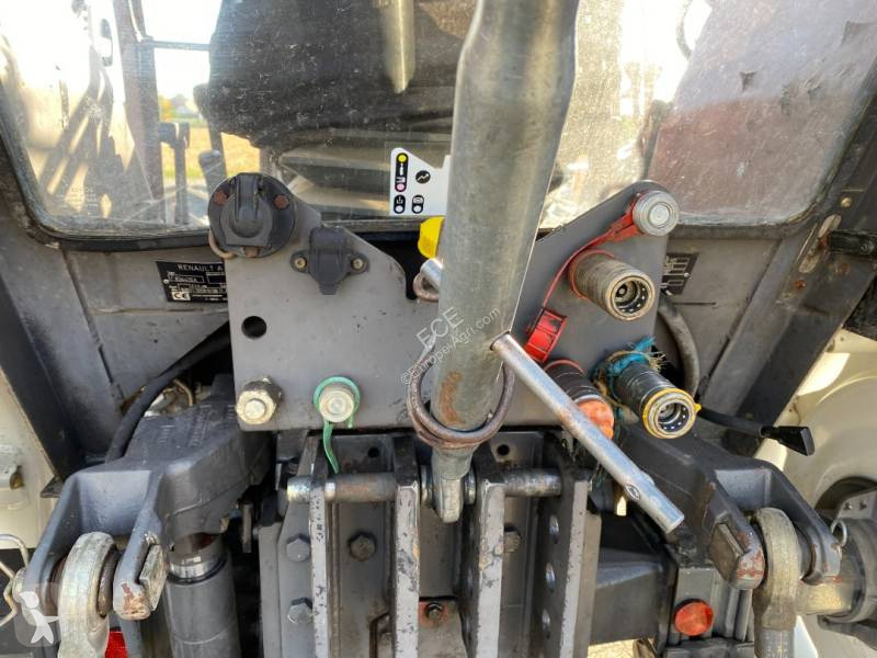 Tractor Renault 330  endommagé