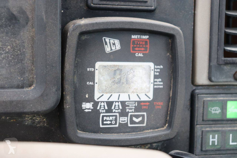 Zemědělský traktor JCB Fastrac 1135