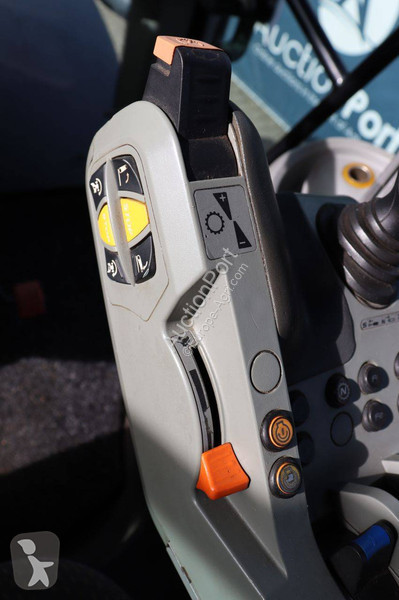 Zemědělský traktor Claas Axion 810