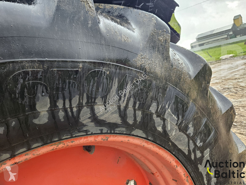 Claas Axion 830 tractor
