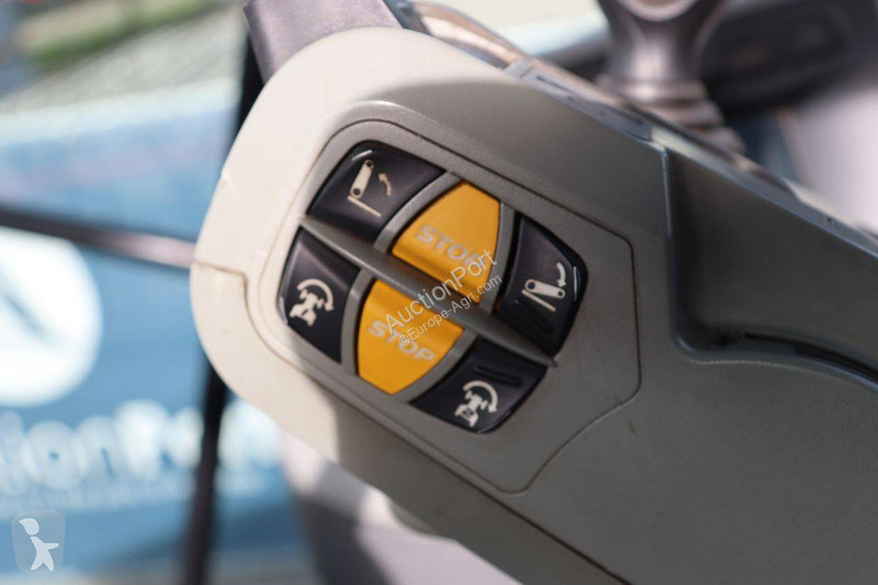 Zemědělský traktor Claas Axion 810