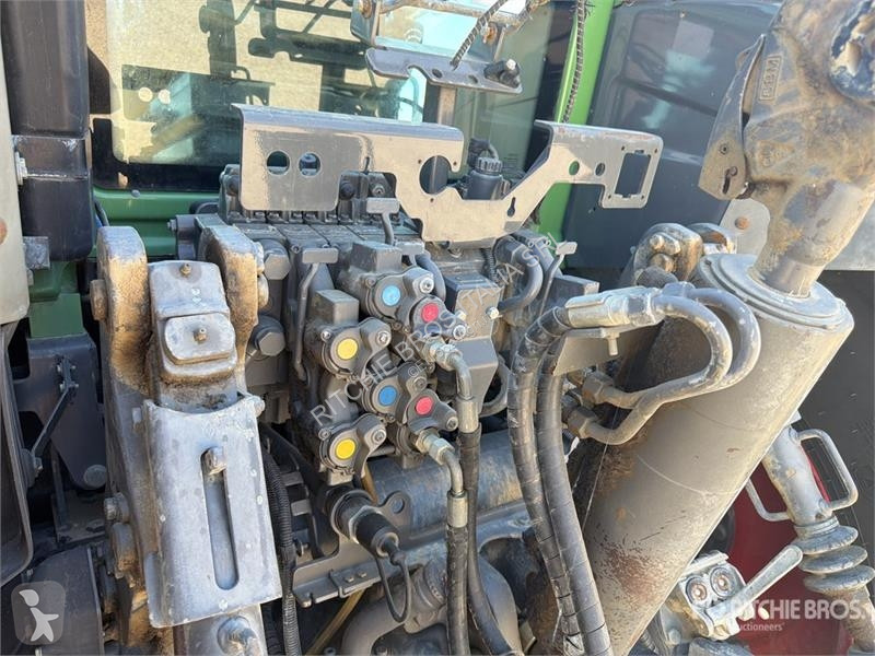Сільськогосподарський трактор Fendt 828 Vario