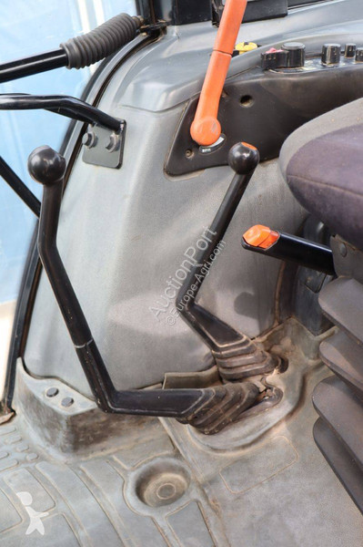 Tracteur agricole New Holland TL90