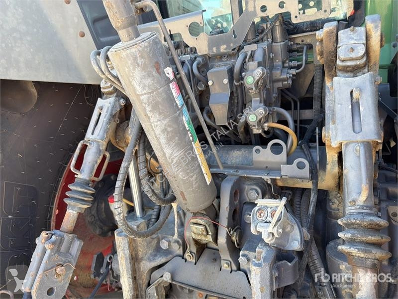 Сільськогосподарський трактор Fendt 828 Vario