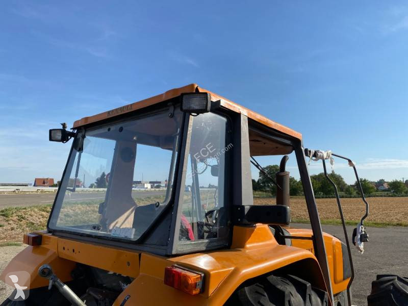 Tractor Renault 330  endommagé
