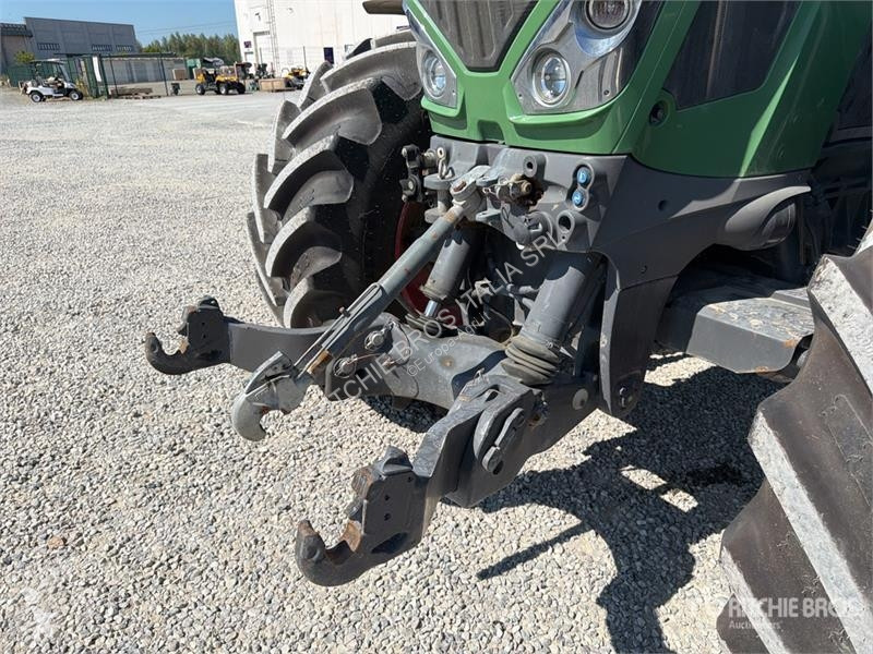 Сільськогосподарський трактор Fendt 828 Vario