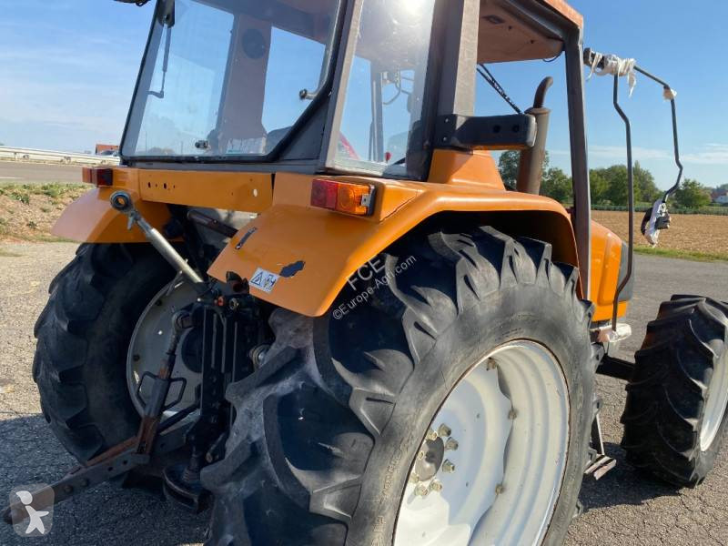 Tractor Renault 330  endommagé