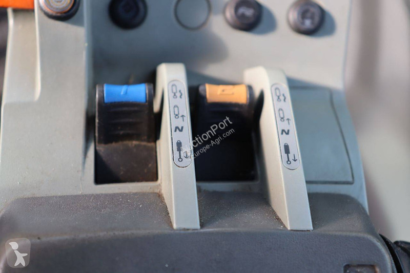 Zemědělský traktor Claas Axion 810