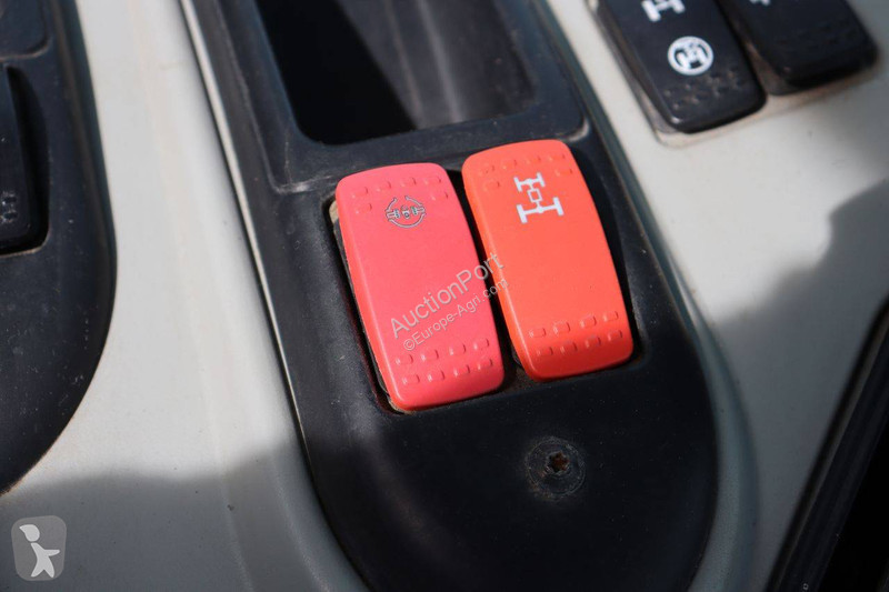 Zemědělský traktor Massey Ferguson 6490 Dyna-6