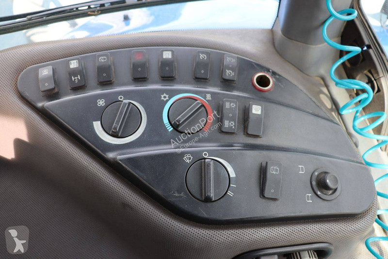 Zemědělský traktor New Holland T8020