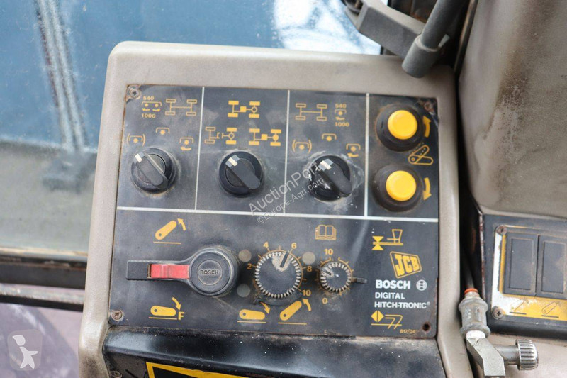 Zemědělský traktor JCB Fastrac 1135