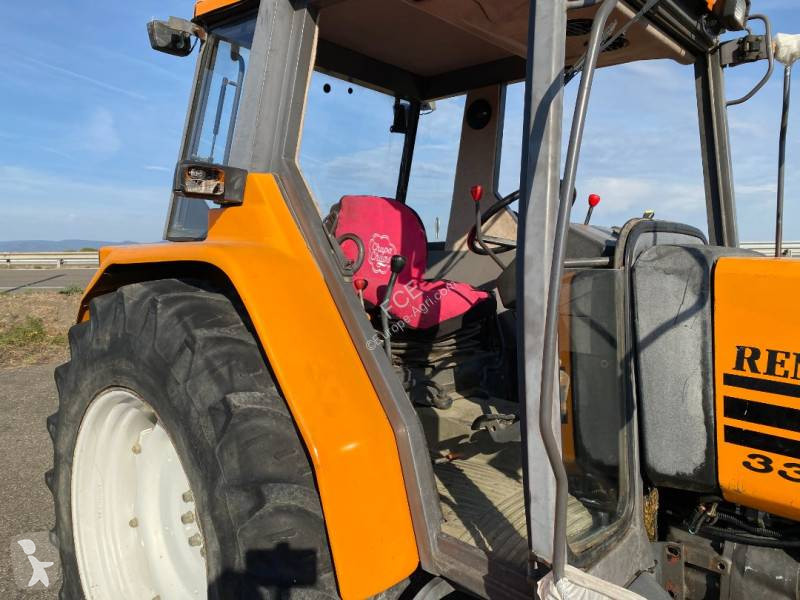 Tractor Renault 330  endommagé