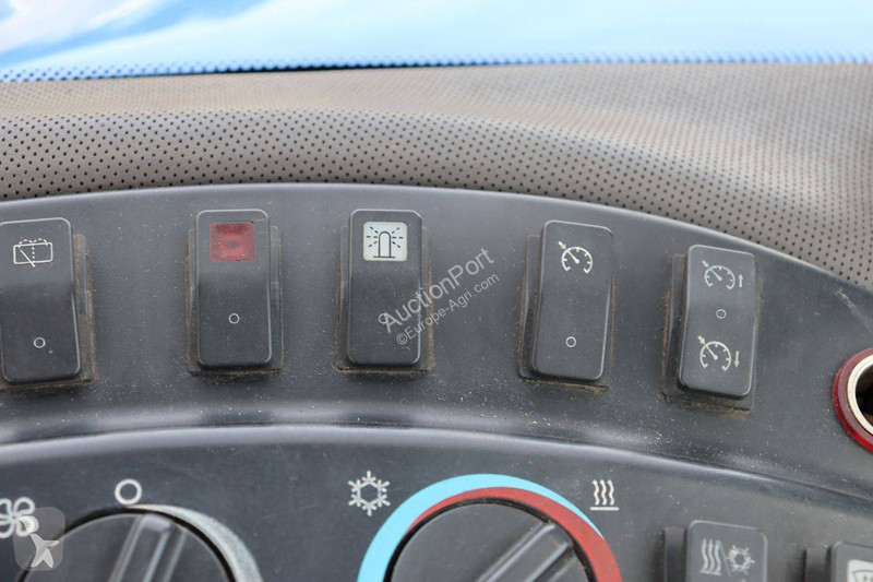 Zemědělský traktor New Holland T8020