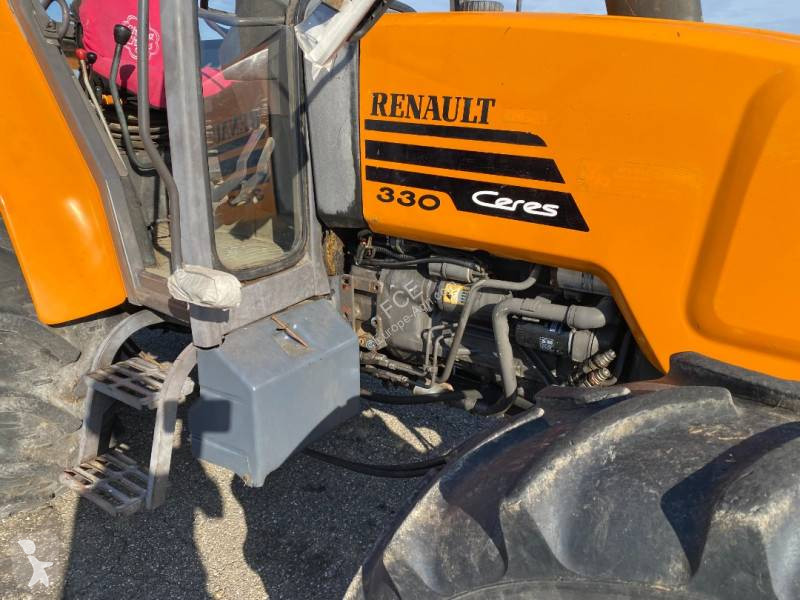 Tractor Renault 330  endommagé