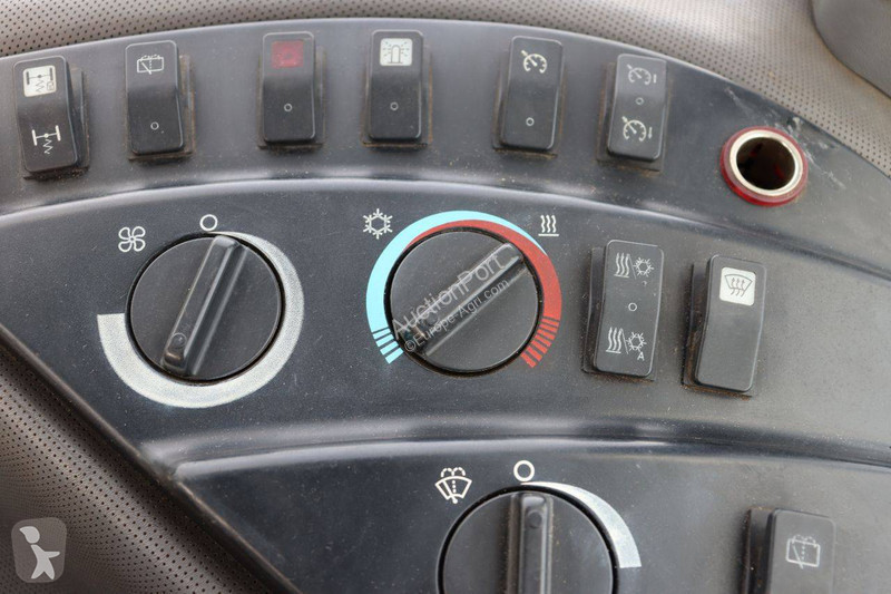 Zemědělský traktor New Holland T8020