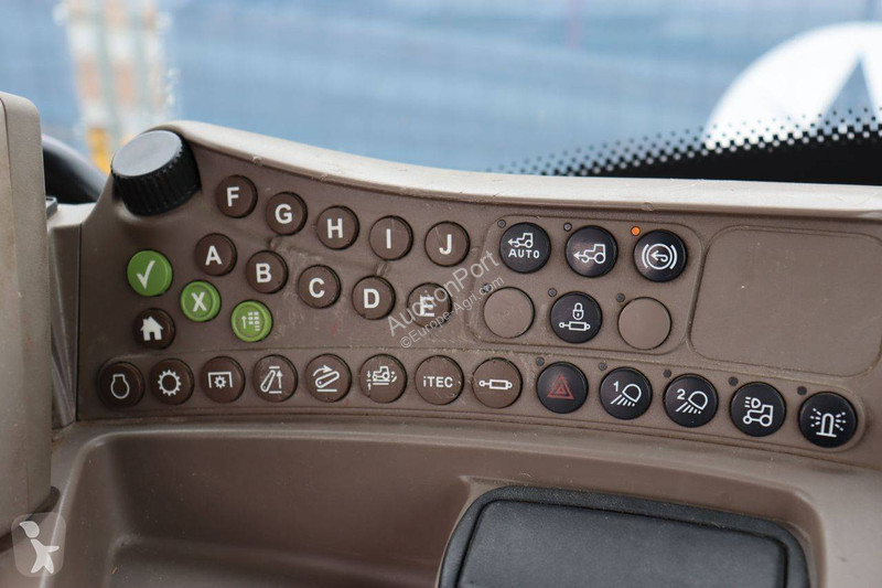 Zemědělský traktor John Deere 6190R