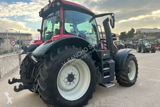 Tractor Valtra N135A