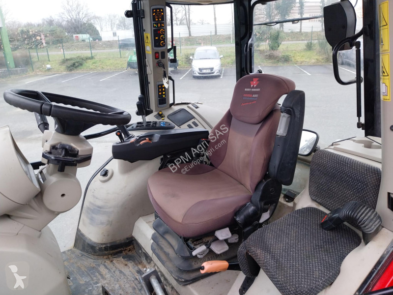 Tracteur agricole Massey Ferguson