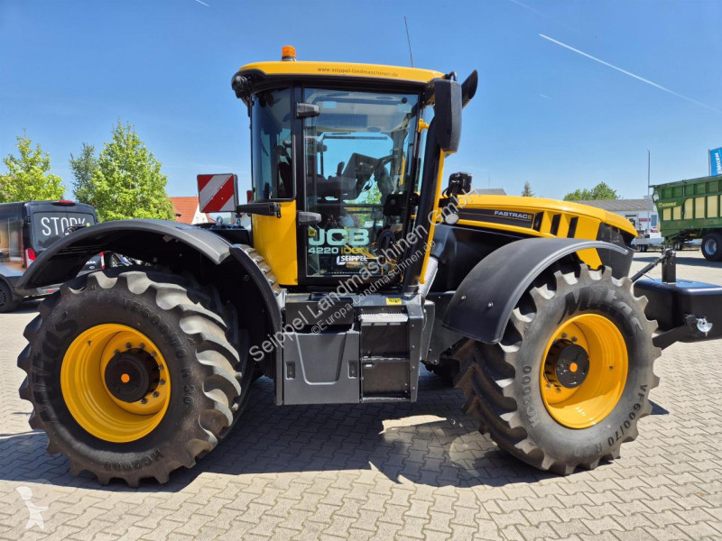 جرار زراعي JCB  FASTRAC 4220