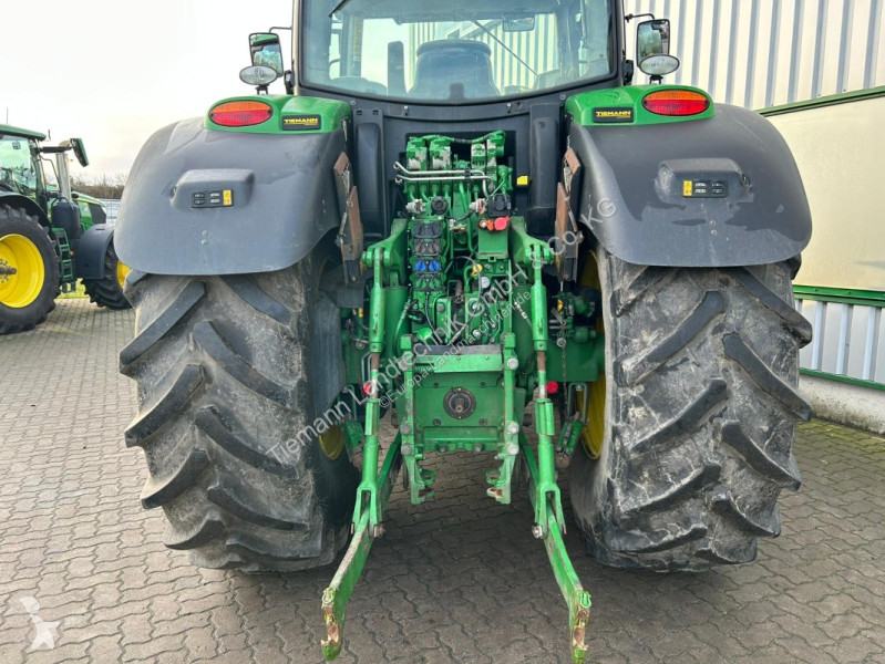 Tractor agrícola John Deere 6215R