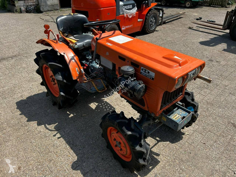 Tractor  B7001