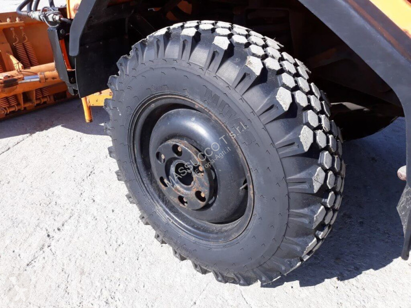 Lantbrukstraktor Mercedes Unimog - U90