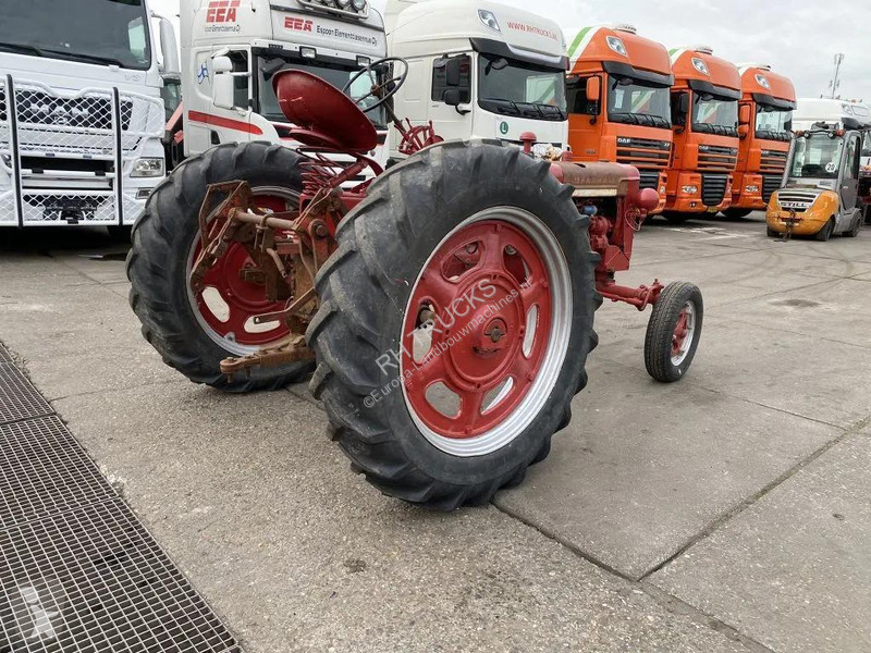 Lantbrukstraktor Farmall SUPER F.C. TRAKTOR