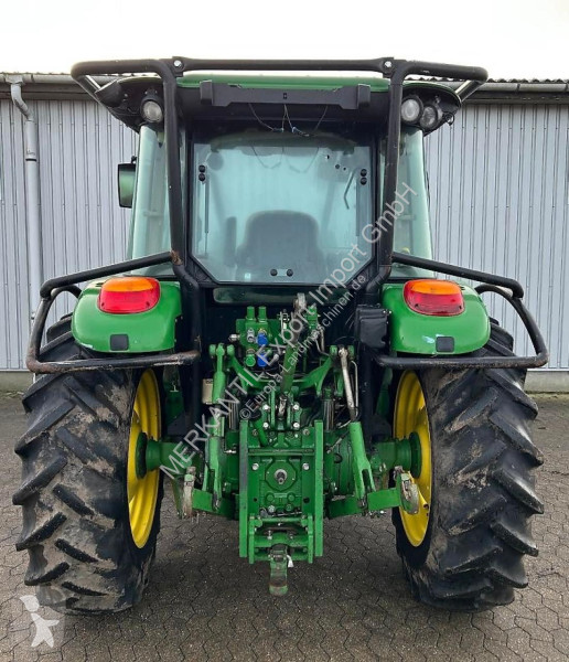 Lantbrukstraktor John Deere 5100M