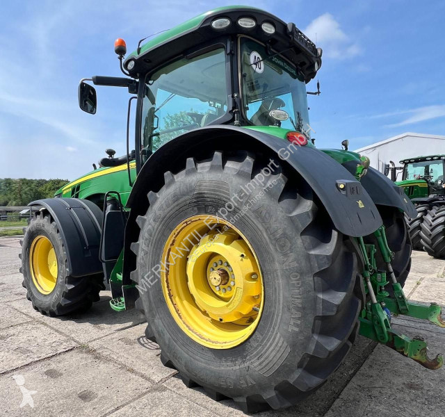 Lantbrukstraktor John Deere 8370 R E23