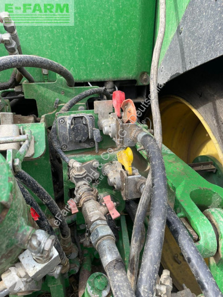 Lantbrukstraktor John Deere 7215R
