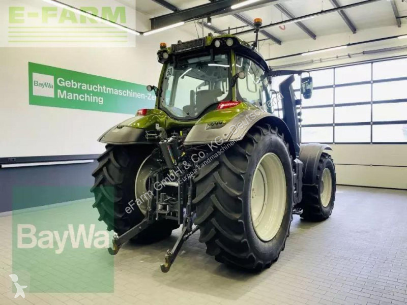 Landbrugstraktor Valtra  t215 versu