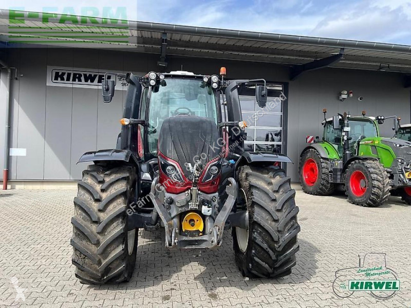 Landbrugstraktor Valtra  t 214 versu
