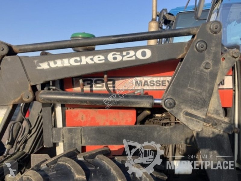 Сільськогосподарський трактор Massey Ferguson 382