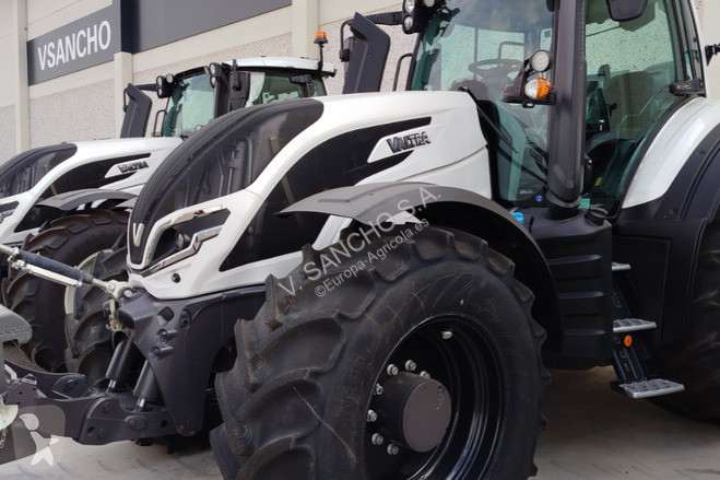 Landbrugstraktor Valtra T 215 VERSU